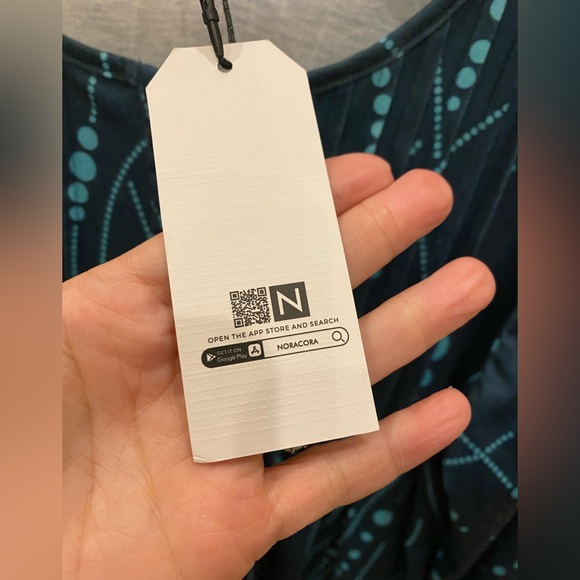 Noracora women’s top size large- green button down - Picture 4 of 5